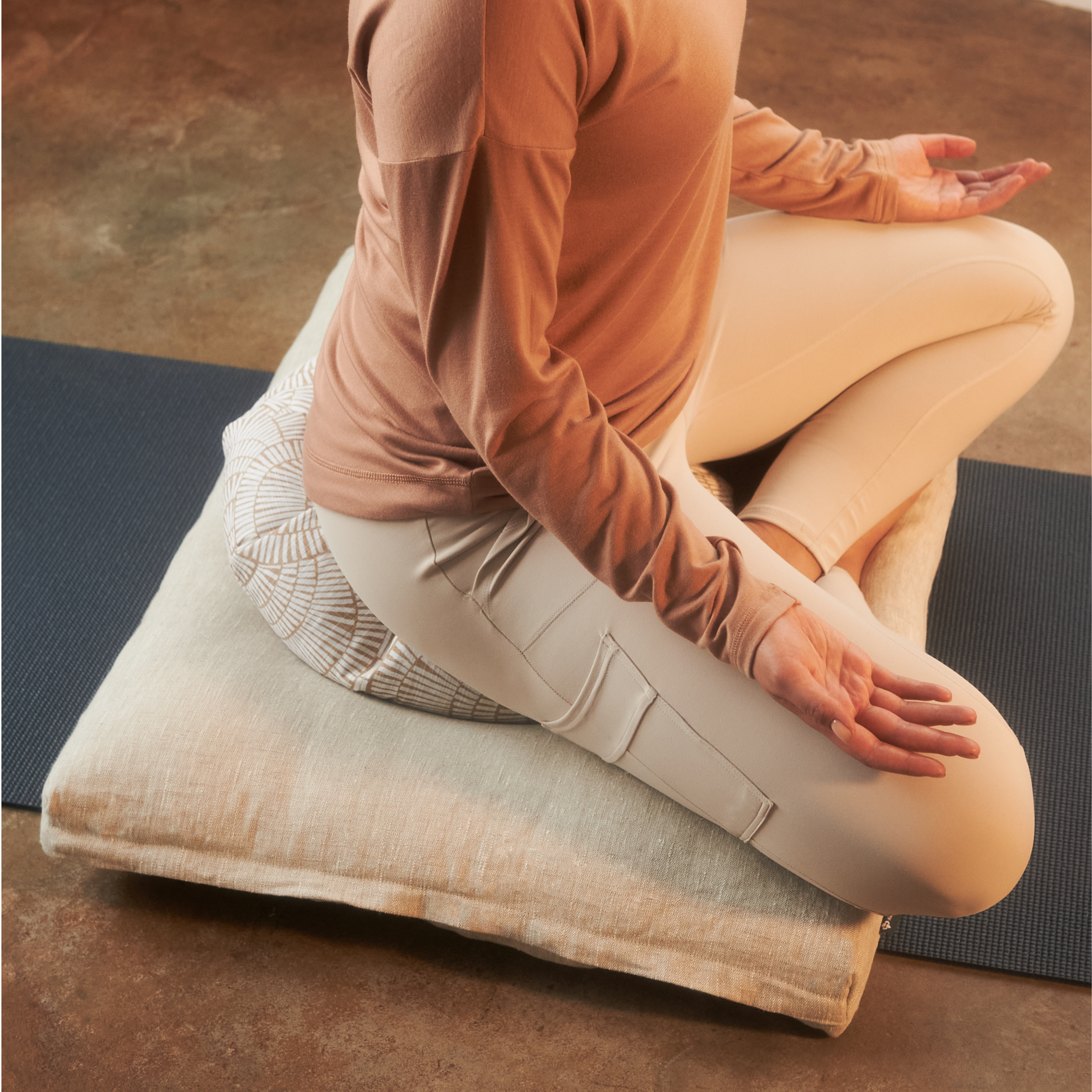 Halfmoon Sit Set: Round Meditation Cushion + Zabuton terra and natural linen with model